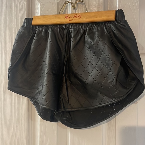 Love culture, black, quilted, shorts, size small - Picture 2 of 5